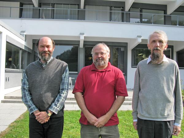 András Némethi, Duco van Straten, Victor A. Vassiliev